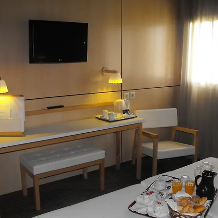 Axis Vermar Conference & 4*