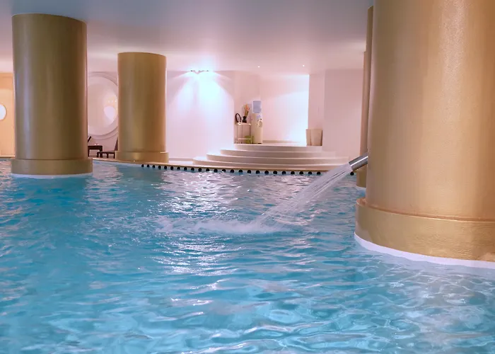 Hotel Axis Vermar Conference & 4*