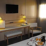 Axis Vermar Conference & 4*