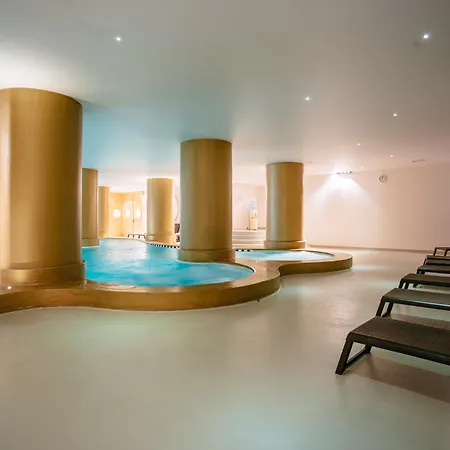 Axis Vermar Conference & 4*
