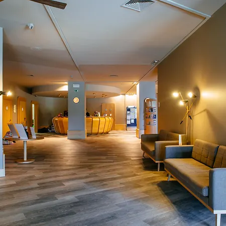 Axis Vermar Conference & 4*
