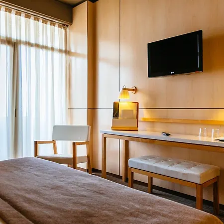 Axis Vermar Conference & 4*