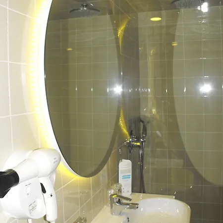 Hotel Axis Vermar Conference & 4*