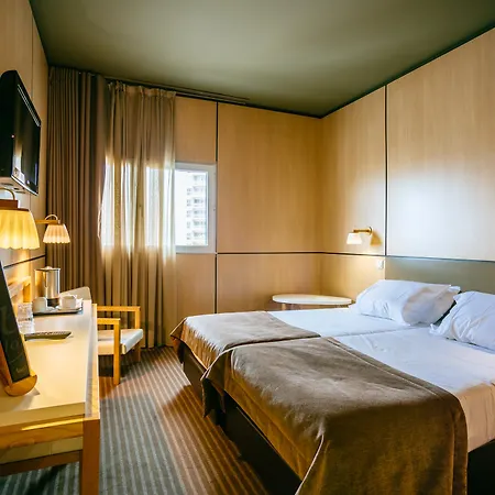 Hotel Axis Vermar Conference & 4*