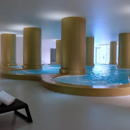 Hotel Axis Vermar Conference & 4*