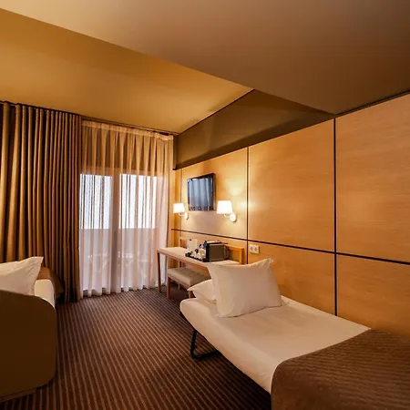 Axis Vermar Conference & 4*