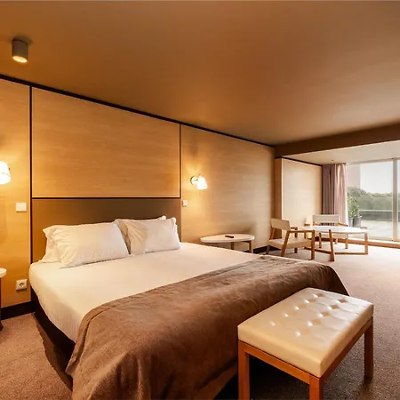 Hotel Axis Vermar Conference & 4*
