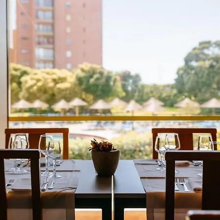 Hotel Axis Vermar Conference & 4*