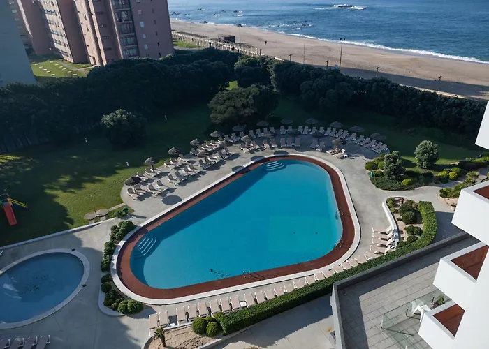 Hotel Axis Vermar Conference & 4*