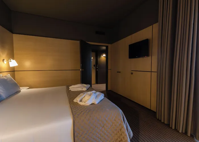 Hotel Axis Vermar Conference & 4*